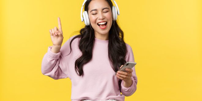 Mengapa Aplikasi Musik Streaming Lebih Unggul Dari Media Tradisional